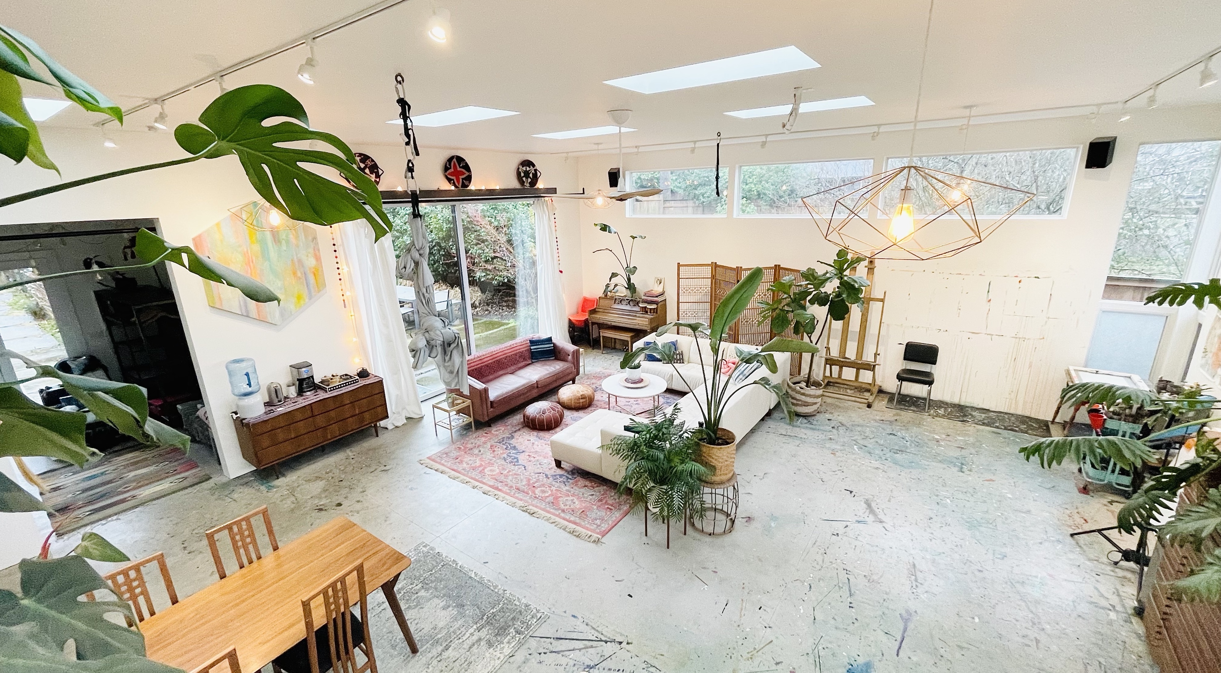 PortlandStudioRental_LivingRoomFromLoft_c85fa639